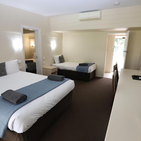 Sleepy Hill Motor Inn Raymond Terrace Exterior photo