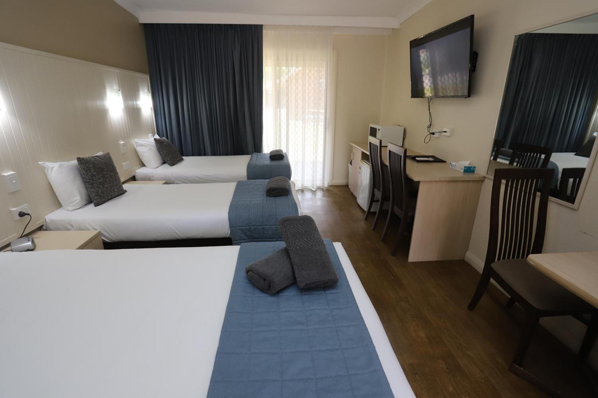Sleepy Hill Motor Inn Raymond Terrace Exterior photo