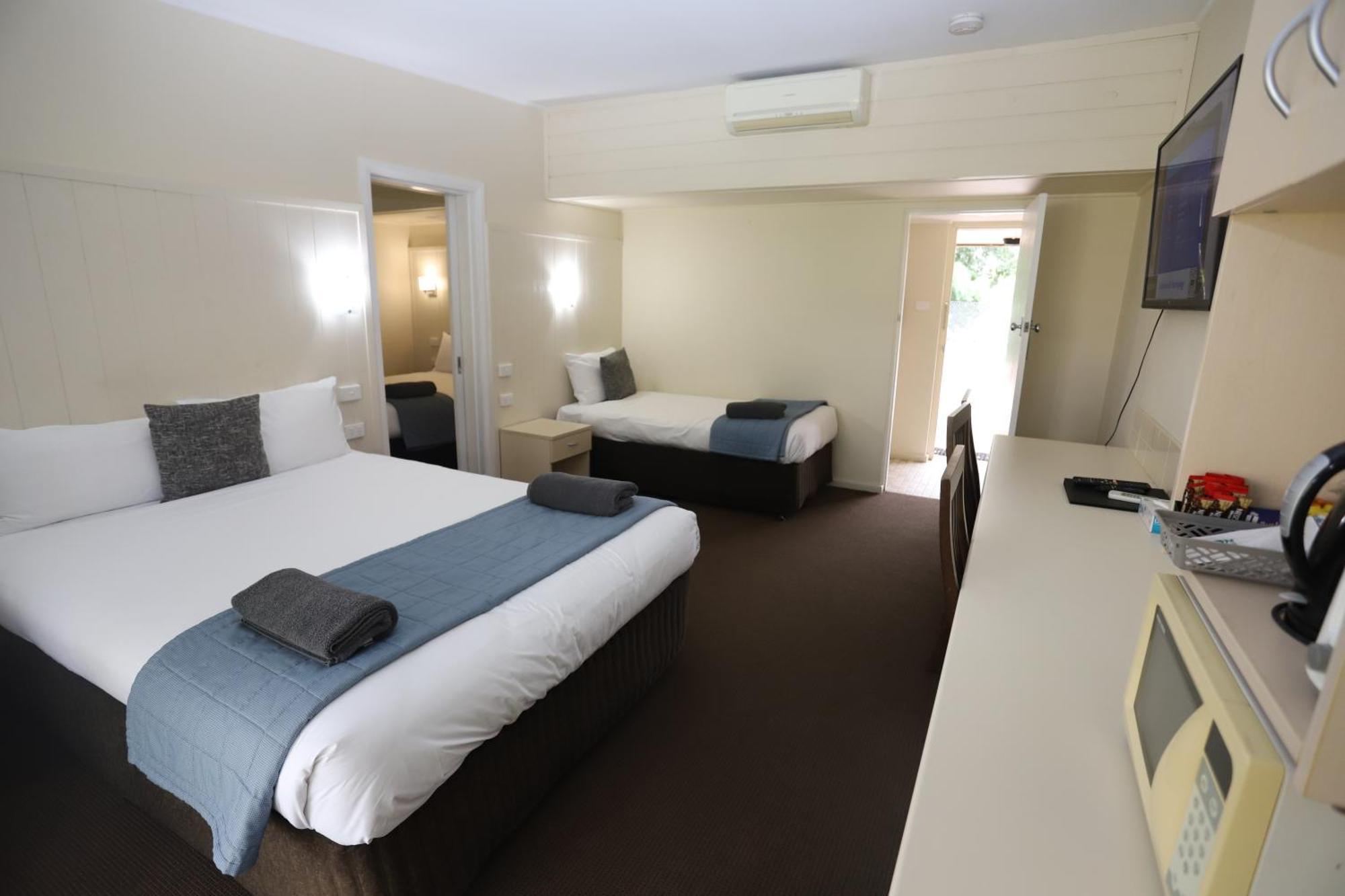 Sleepy Hill Motor Inn Raymond Terrace Exterior photo