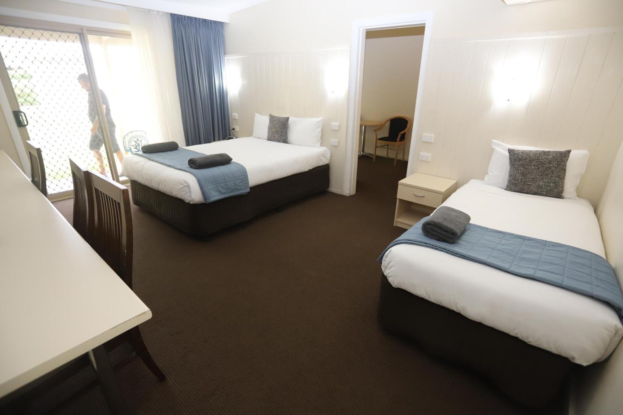 Sleepy Hill Motor Inn Raymond Terrace Exterior photo
