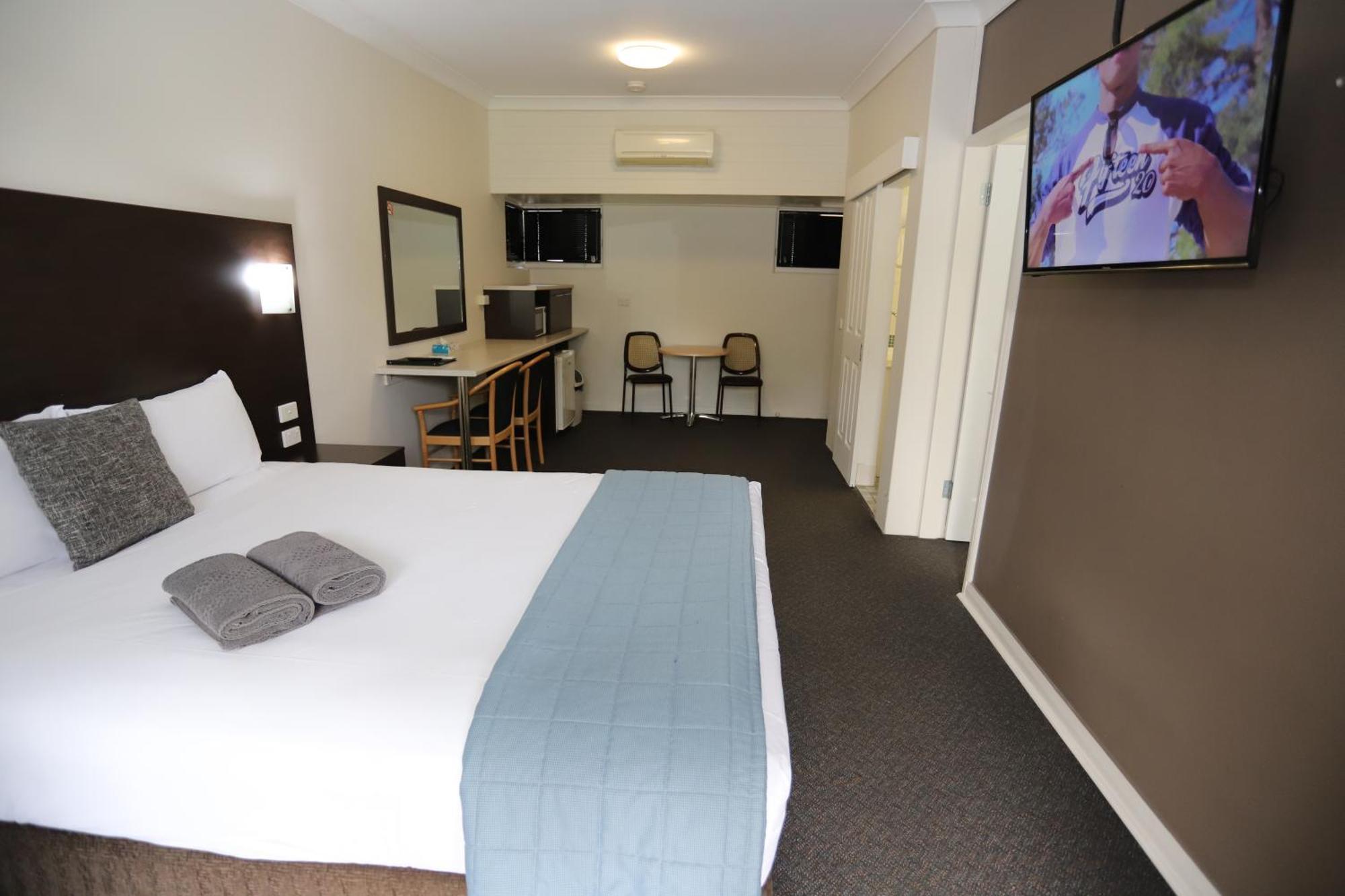 Sleepy Hill Motor Inn Raymond Terrace Exterior photo