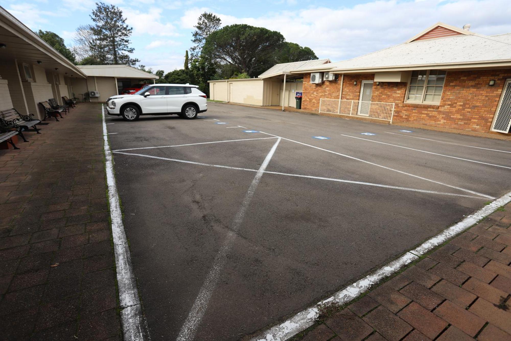 Sleepy Hill Motor Inn Raymond Terrace Exterior photo